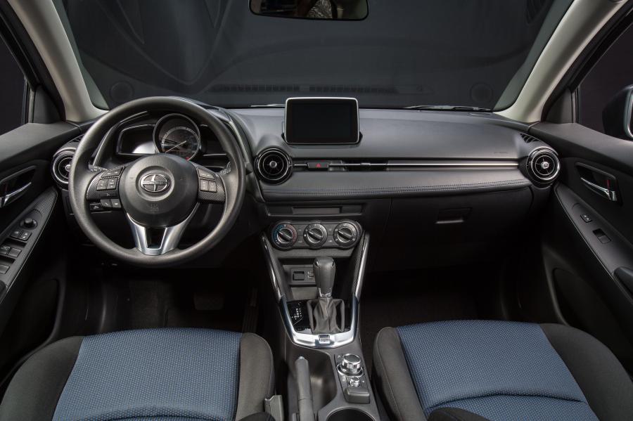  Scion iA 2015 года  (фото 27 из 31)